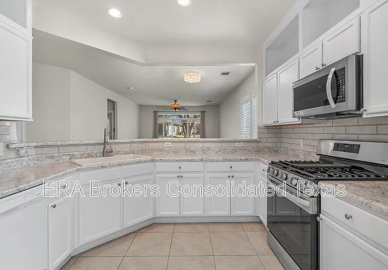 118 Portsmouth Dr — Photo 1