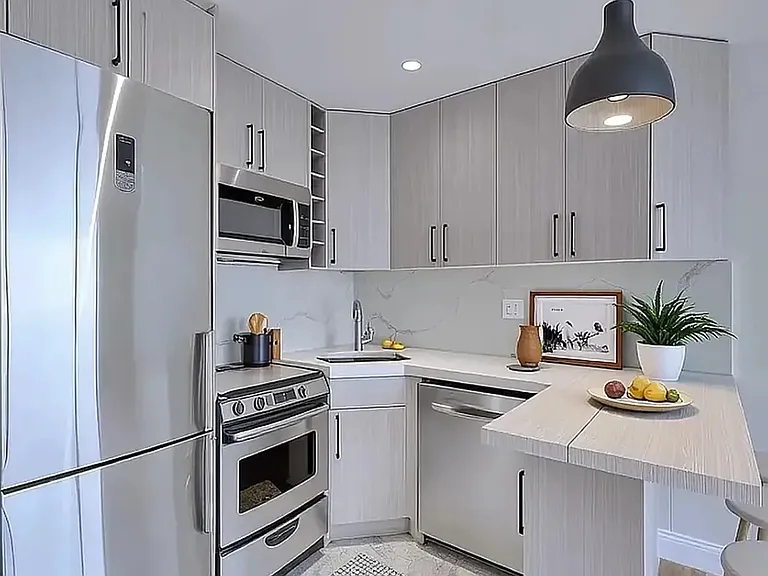 312 E 30th St #10 — Photo 2