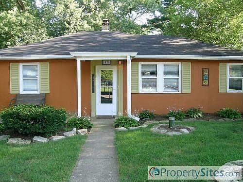 3rd image of 1025 Helen Dr