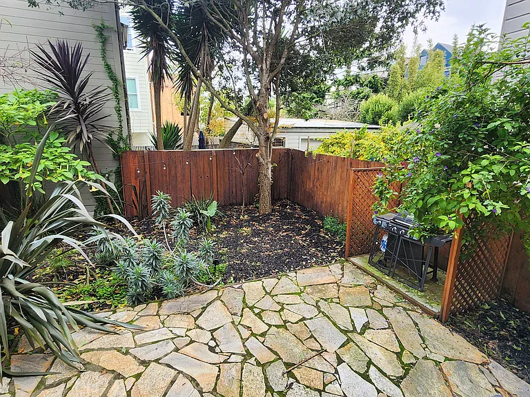 542 Lyon St — Photo 16