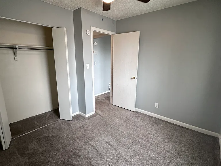 1627 W Maple St — Photo 19