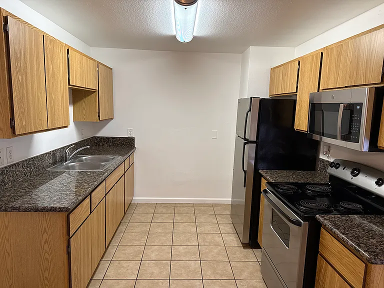 B Street Apartments — Photo 8