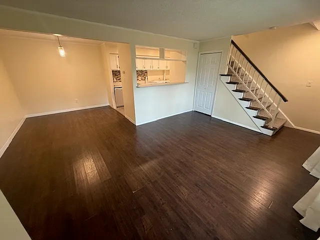 310 Canterbury Ln #D — Photo 2