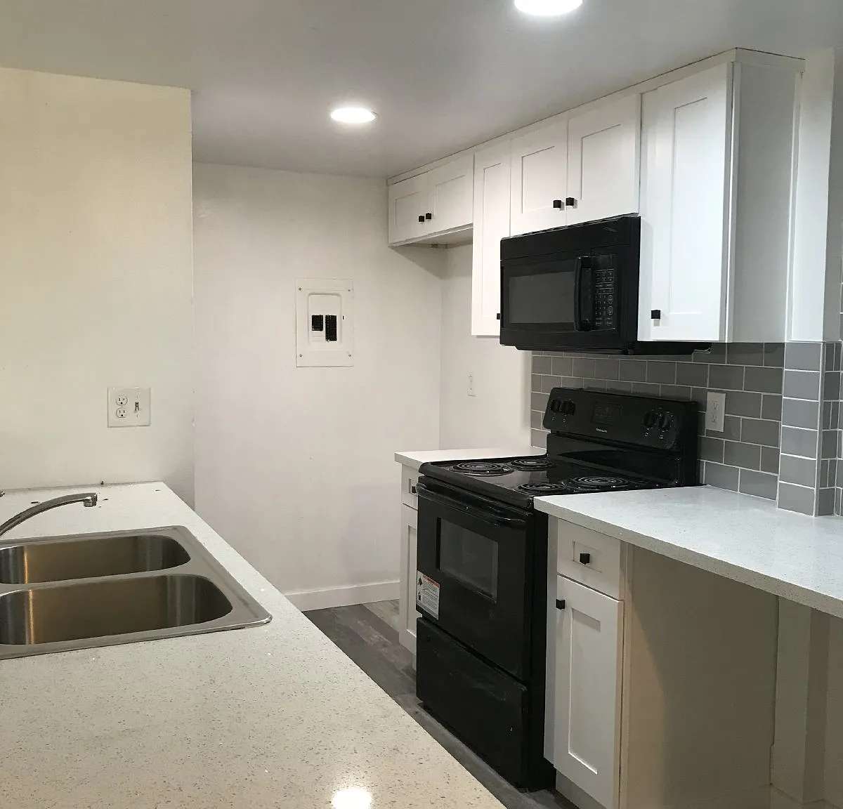2 bed, 1.0 bath, 892 sqft, $2,300 — Photo 1