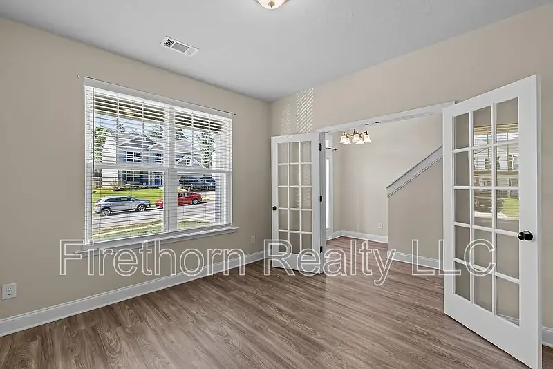 4 bed, 3.0 bath, 2315 sqft, $2,600 — Photo 3