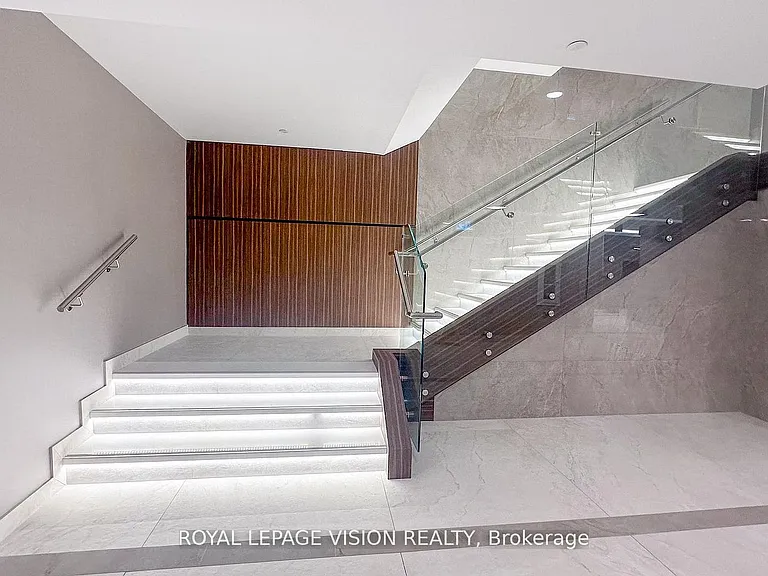 5105 Hurontario St #426 — Photo 3