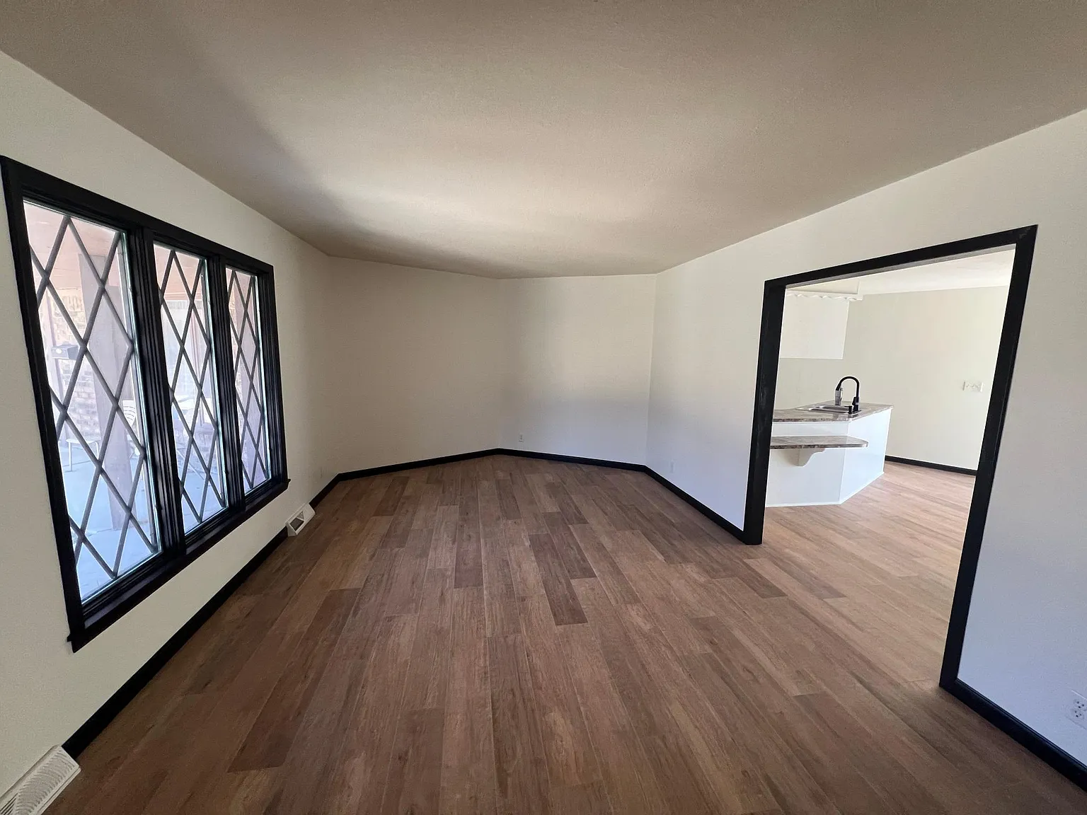 638 N Caddy Ln — Photo 2