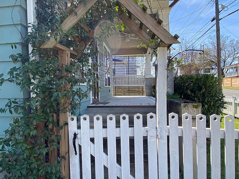 404 S Highland Park Ave — Photo 1