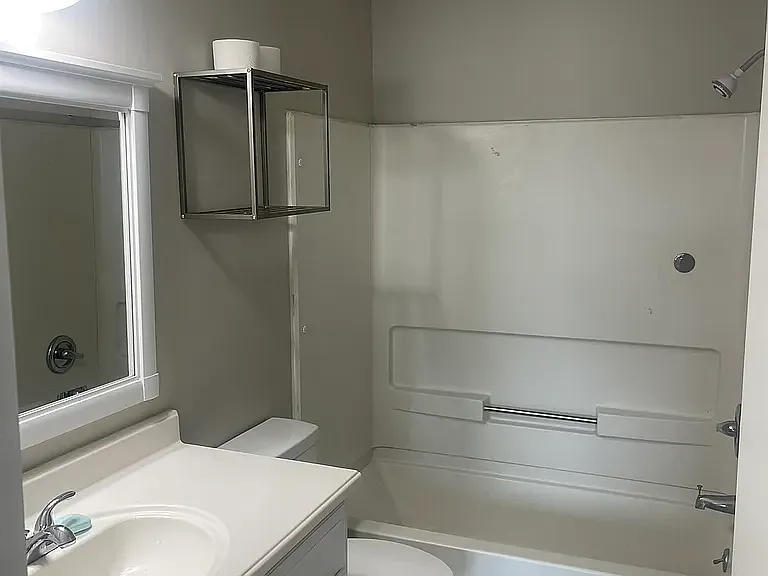 4 bed, 1600 sqft, $2,000 — Photo 2