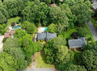 865 Old Creek Trl, Sandy Springs, GA 30328