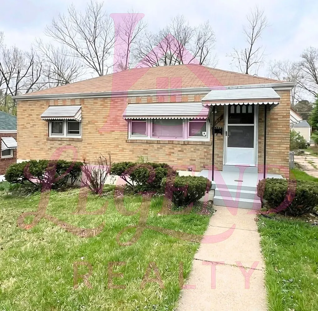 Updated 2-Bedroom Home with Bonus Room & Tuck-Under Garage — Photo 2