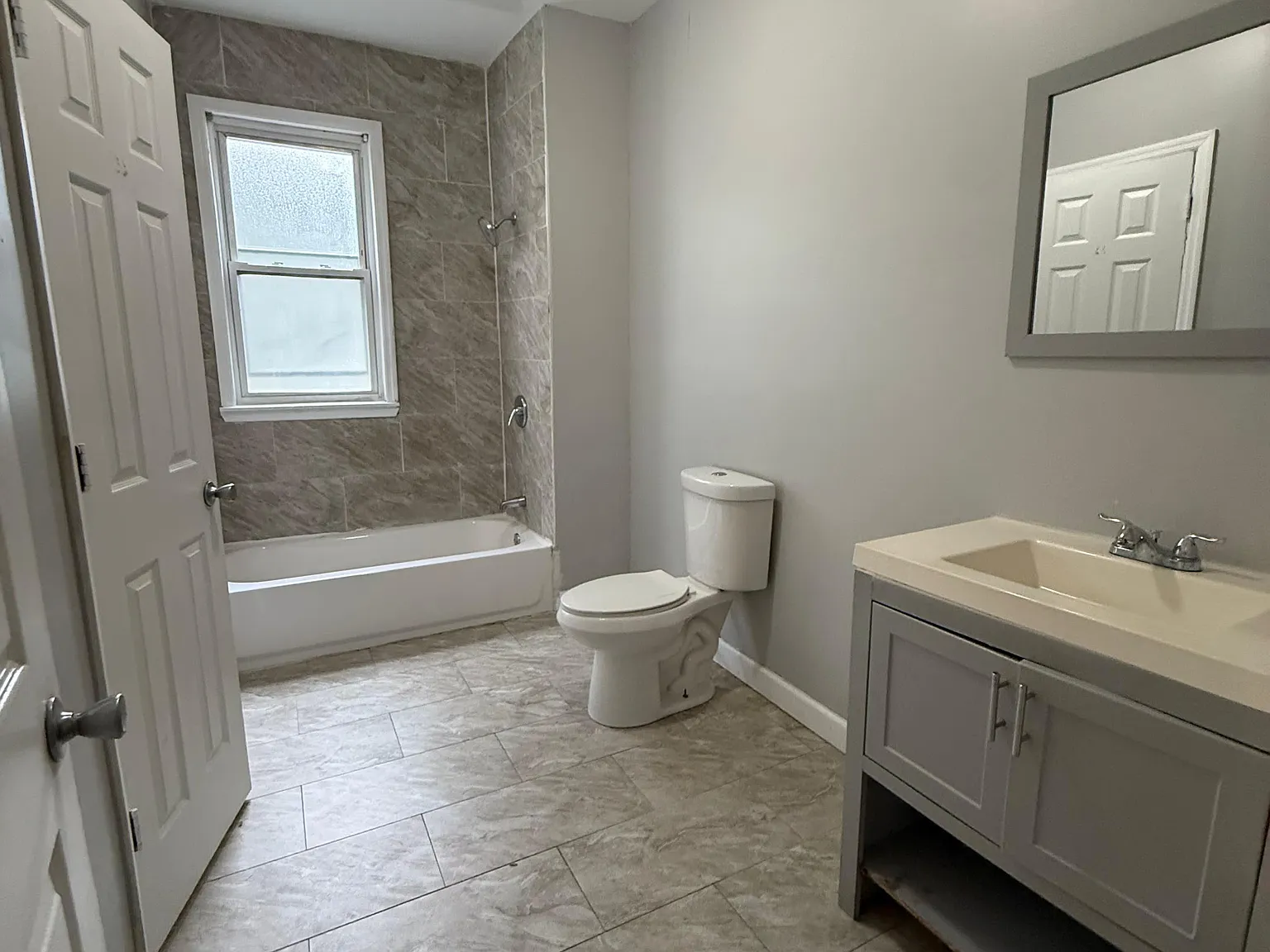 4 bed, $3,200 — Photo 3