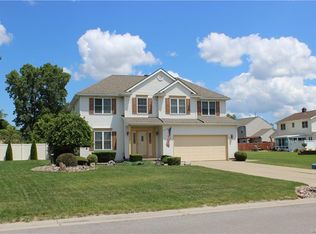 3013 Clescent Dr, North Tonawanda, NY 14120