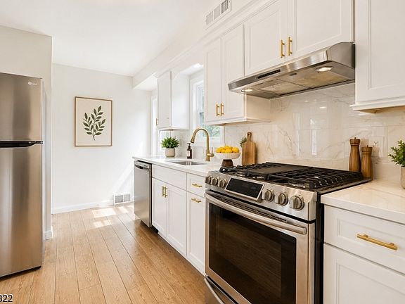 5th image of 49 Amherst Pl