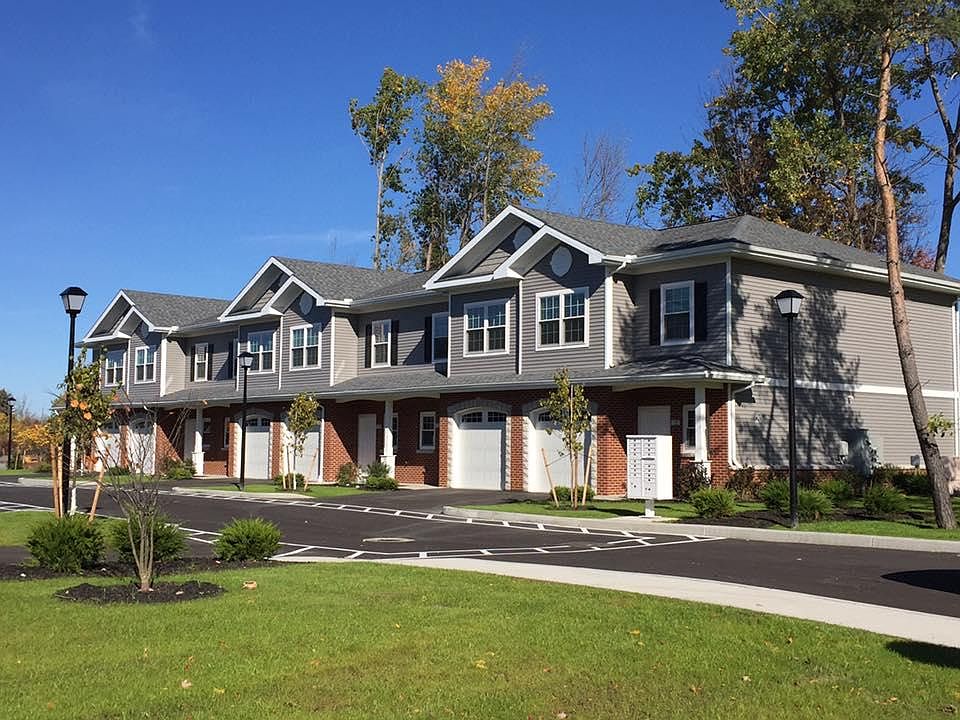1st image of 20 Hunt Club Cir