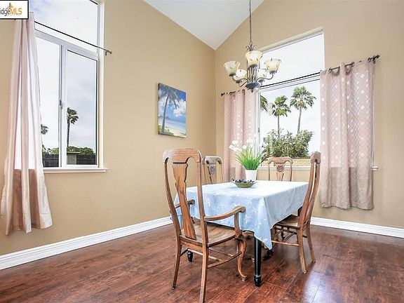 4th image of 2331 Newport Pl S