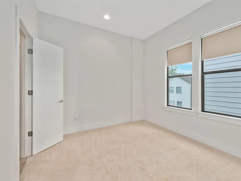 6127 Clyde St #B — Photo 25