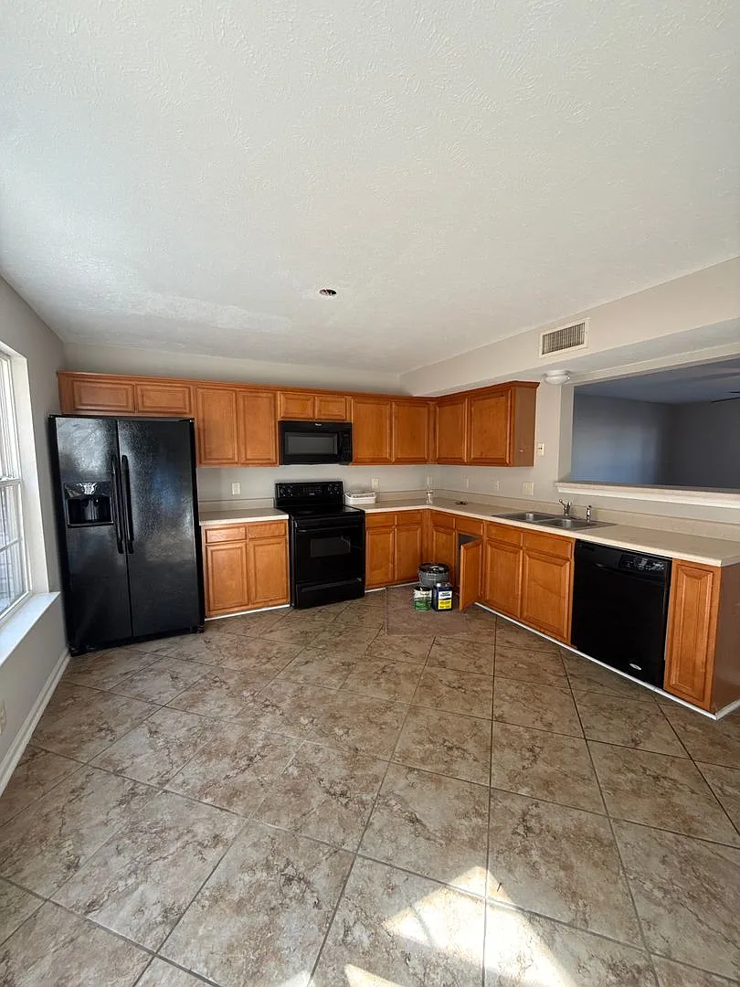345 Shoshone Place — Photo 3