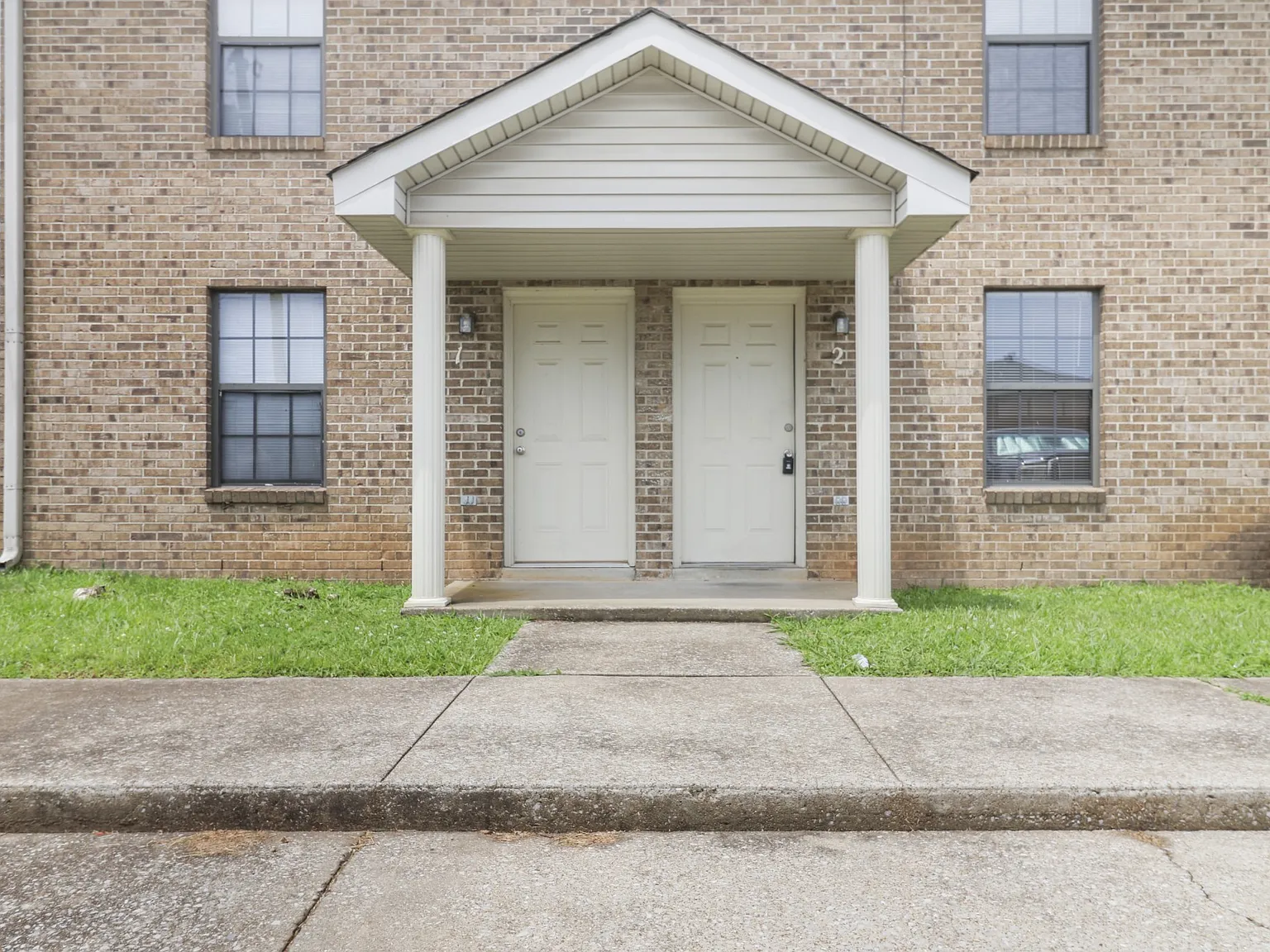 2 bed, 1.5 bath, 1000 sqft, $950 — Photo 2