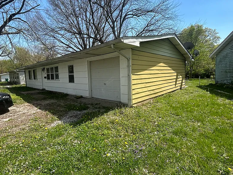 13 W Adams Dr — Photo 2