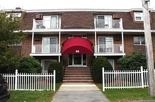 2nd image of 88 Beacon St
