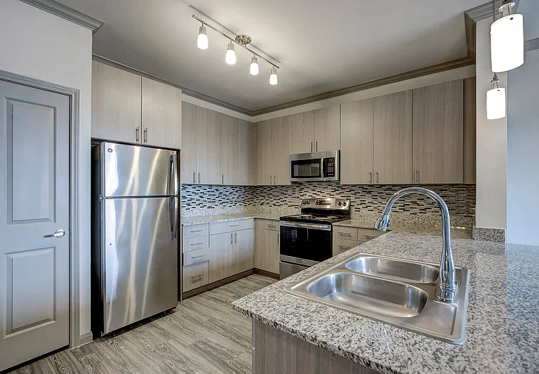 The Emerson Apartments — Photo 31