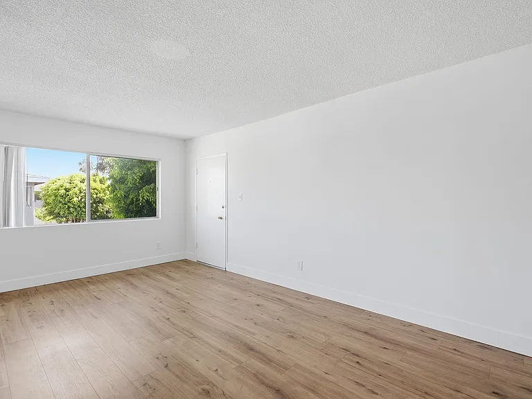 7100 Fulton Ave — Photo 8