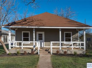 615 E Austin St, Luling, TX 78648