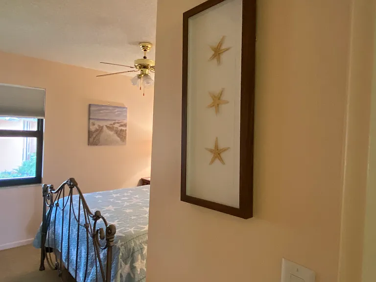 Entry into the 2nd bedroom