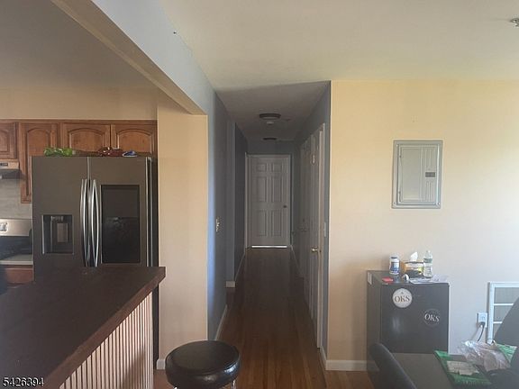 4th image of 189 Astor St