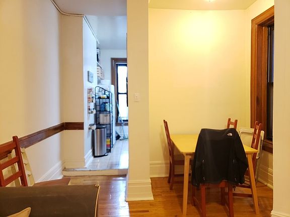 4th image of 215 W 106th St #4NE