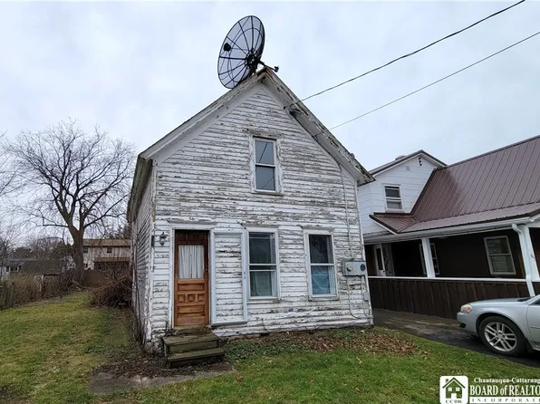 63 N Ermine St, Dunkirk, NY 14048