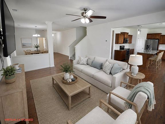 5th image of 407 Thoroughbred Dr