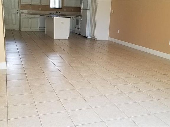 4th image of 2052 Green Oak Ct