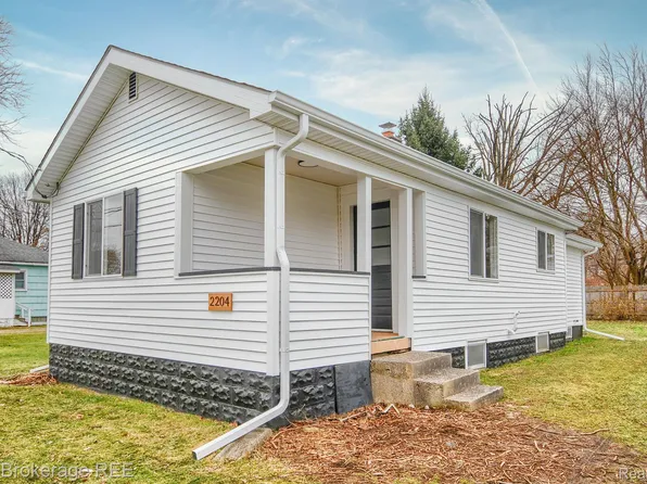 2204 E Buder Ave, Burton, MI 48529