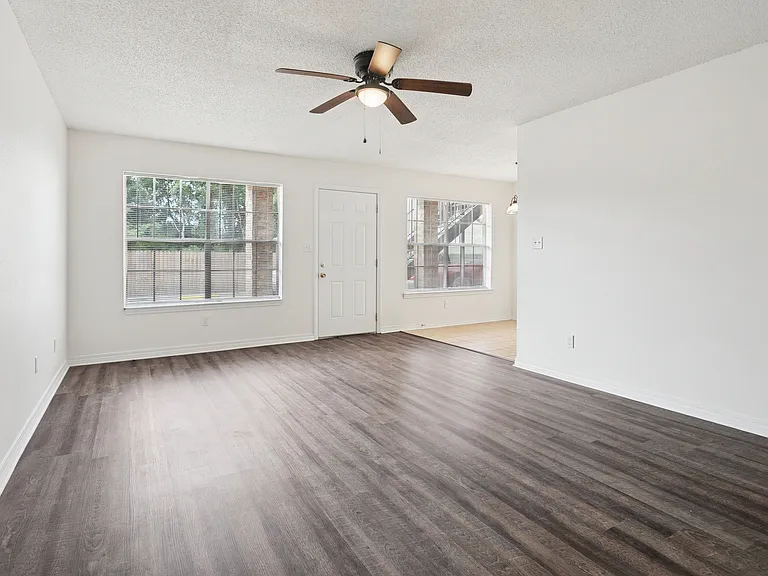 Courtney Heights — Photo 13