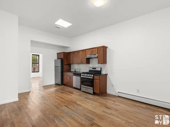 912 Putnam Avenue image 1 of 12