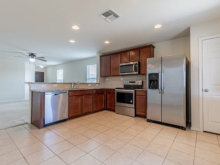 10203 Reyes Hts — Photo 8