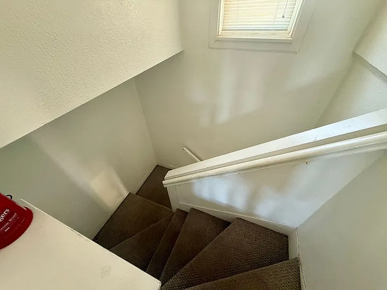 525 Porter St — Photo 8