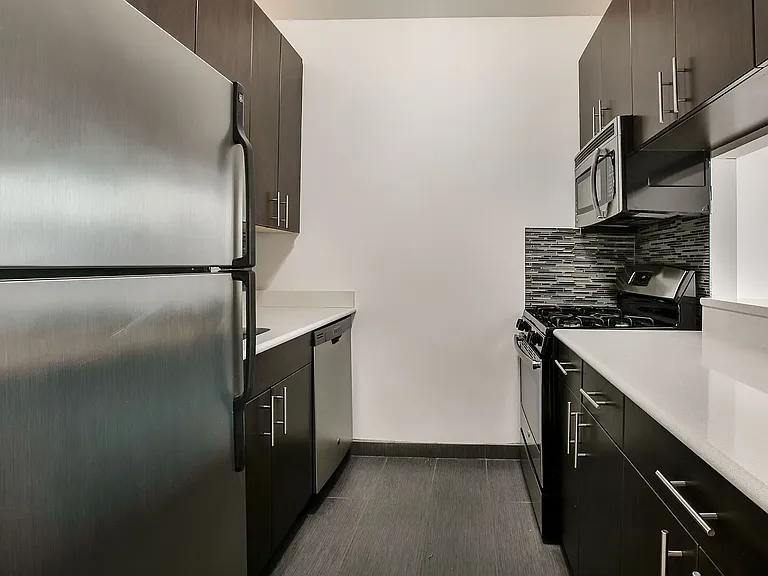 400 E 66th St #16D — Photo 2