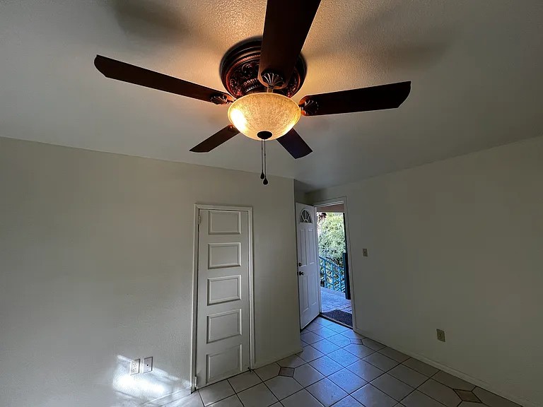 557 E Pasadena St #4 — Photo 4