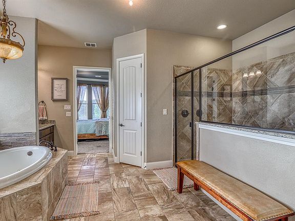4th image of 401 Canyon Creek Cir