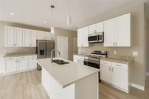 3 bed, 1919 sqft, $2,395 — Photo 3