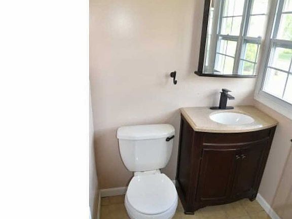 5th image of 17 Buxmont Ln