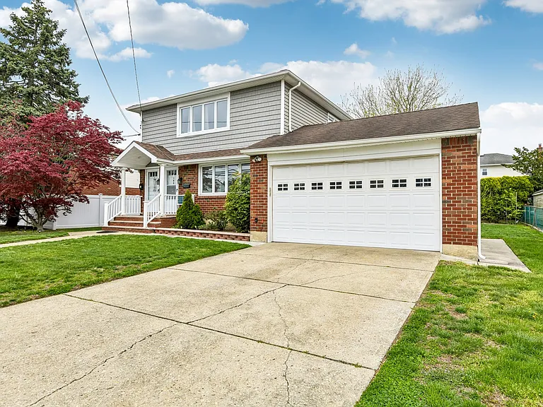 183 Litchfield Ave — Photo 2