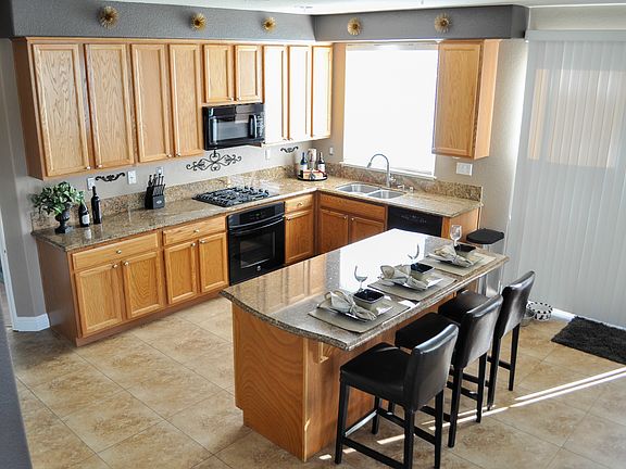 5th image of 180 Glenwood Cir
