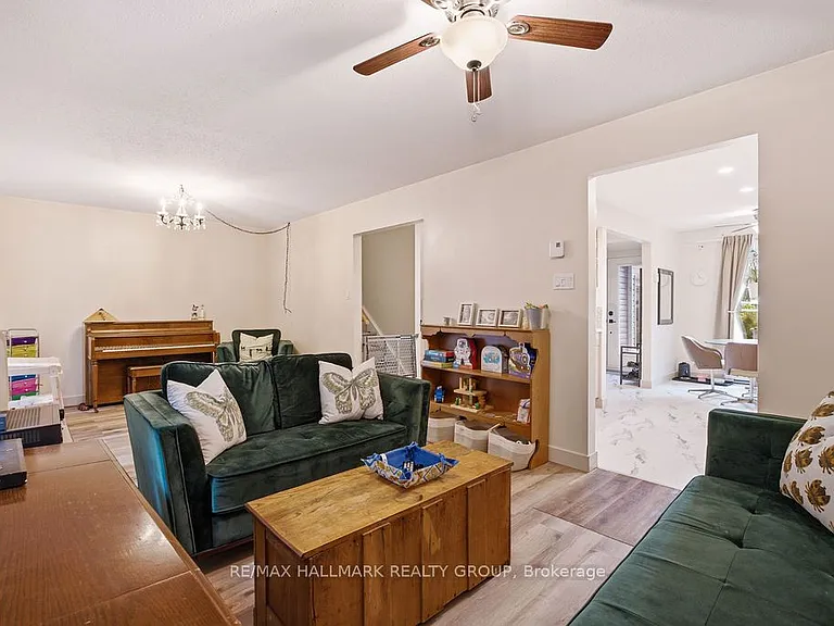 67 Grady Cres — Photo 16