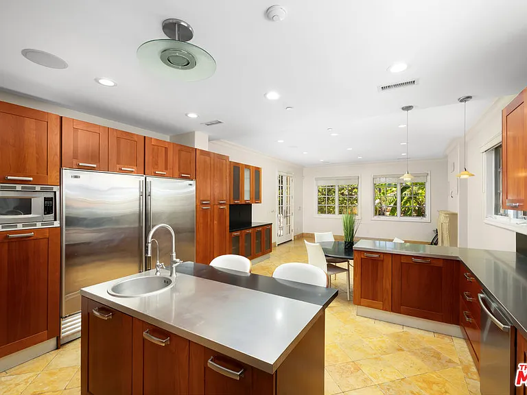 314 N Palm Dr — Photo 36