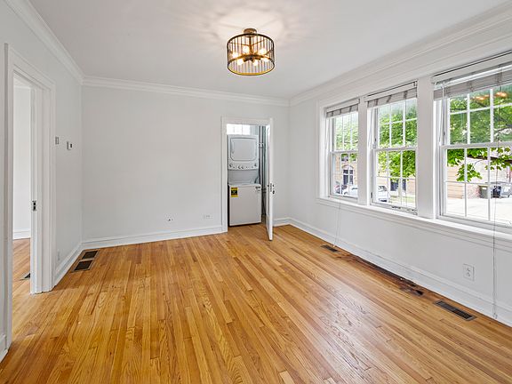 5th image of 3048 W Cornelia Ave #1