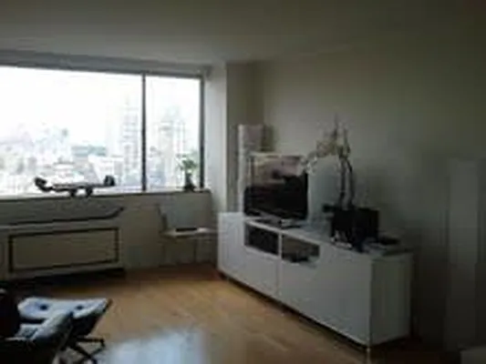 Rented by Bank Neary | media 12